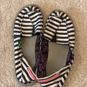 black & white sanuks